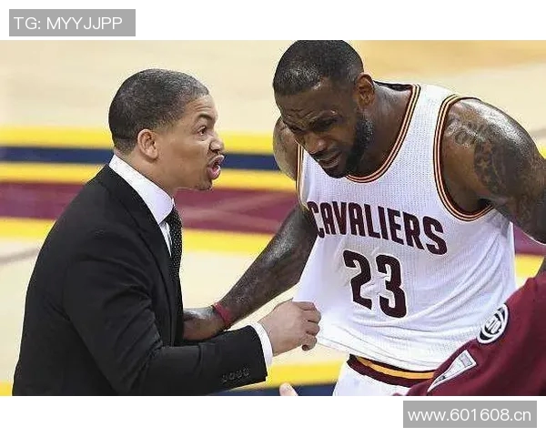 前裁判解析伊萨克与詹姆斯争议犯规索博接触未足以影响加纳乔表现