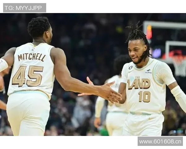 加兰表现出色三分命中率高效贡献15分5板6助球队战绩提升至正负值18最低