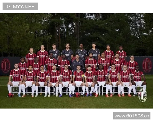 拜仁慕尼黑25-26赛季全家福展现新援风采与德超杯沙拉盘荣耀