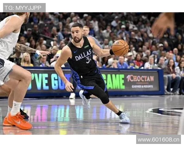 寒冰射手克莱替补出场17分钟全场失准三分球五投皆失未能得分