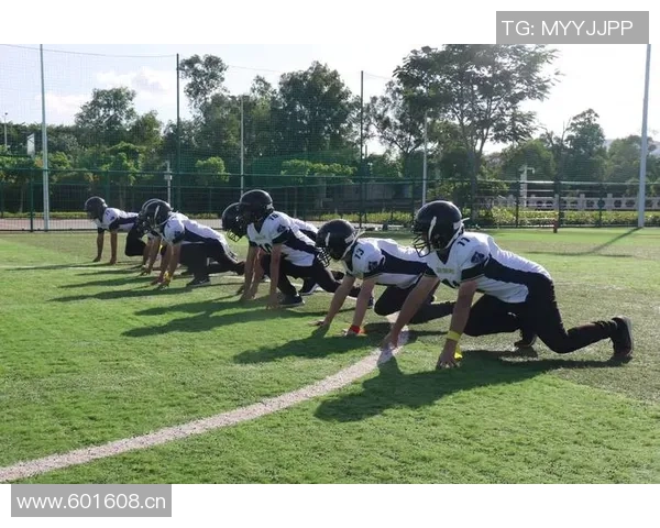 快船全队团建活动共赏橄榄球比赛并拍摄合影留念欢乐时光